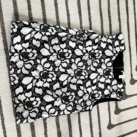 Diane von Furstenberg DVF Betty Black White Lace Embroidered Top Shit Size 0 EUC - Picture 3 of 6